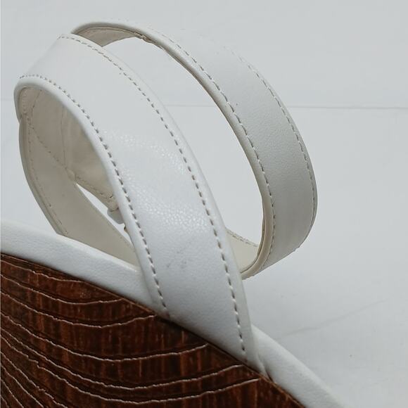 GBG Los Angeles Selah Platform Shoes Womens 8.5M White Faux Leather Sandals - Picture 14 of 14